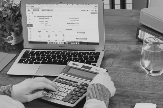 Computer and calcylator. Photo