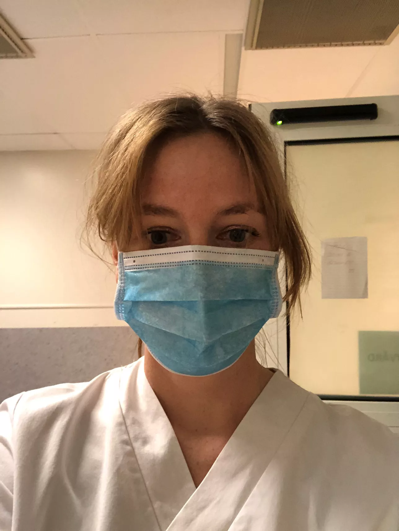 Rebecca Selberg with face mask at Skåne University Hospital. Photo.