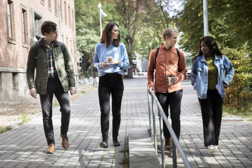Four students walking at the Lund campus area. Photo.