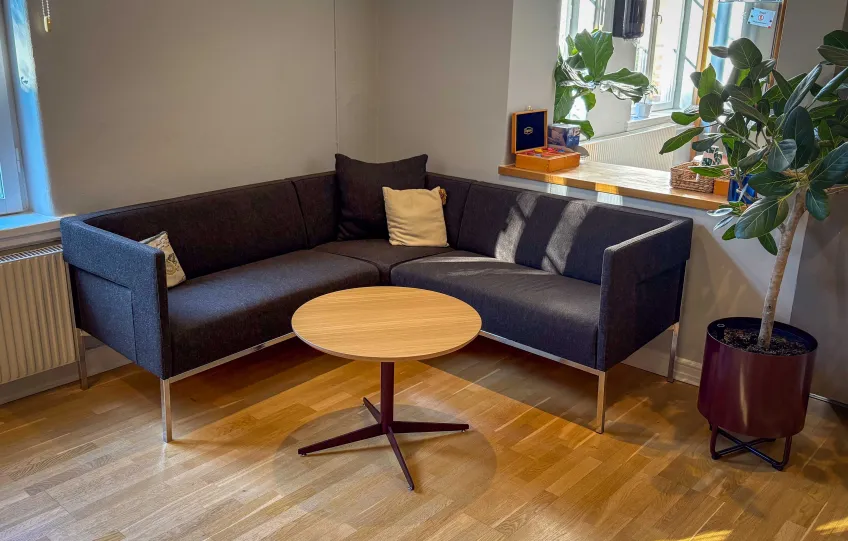 Foto. Soffa omklädd i textilen Hallingdal från Kvadrat.