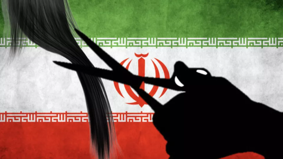 Illustration med iranska flaggan i bakgrunden. Framför håller en hand i en sax och ska klippa av en bit hår.