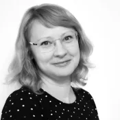 Svartvitt foto på Linnéa Jeschke. Foto.