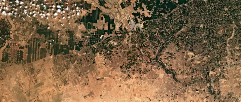 Satellitbild över gränsområdet mellan Syrien och Turkiet.